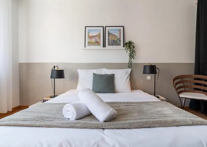 Vieux Lille Bright Fully-Equipped Apartment!